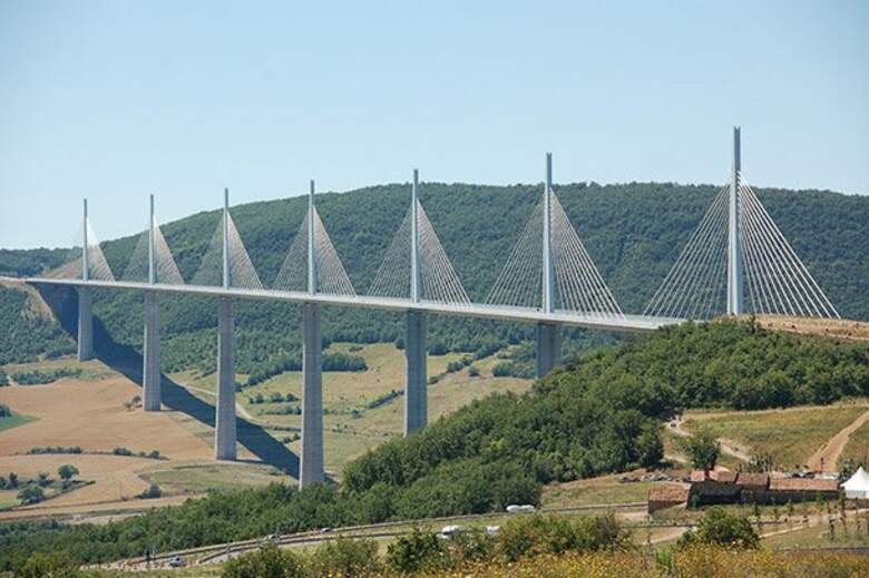 11. Виадук Мийо (Millau Viaduct), Франция