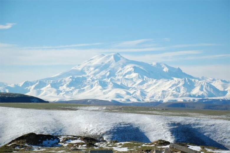 4. Эльбрус (5642 м.), Россия