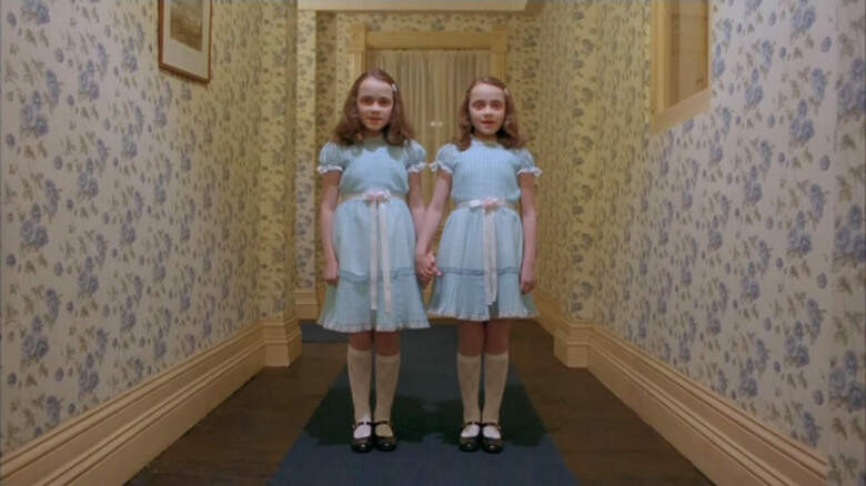 6. Сияние (1980) – встреча Дэнни с близнецами