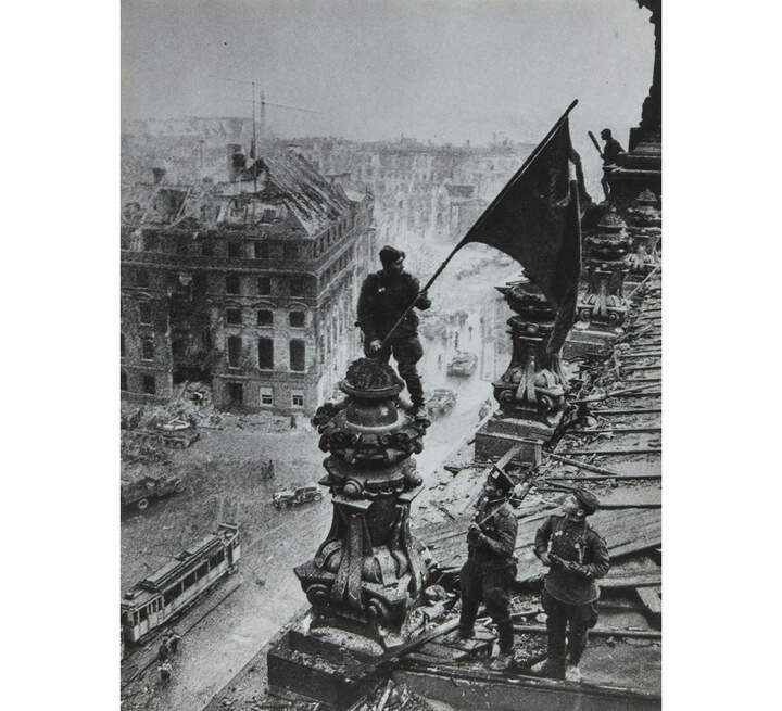 8. «Знамя над Рейхстагом (первая версия)», Евгений Халдей $8 750