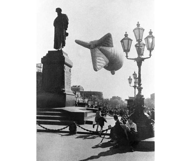 Аэростат ПВО на Пушкинской площади, 1941