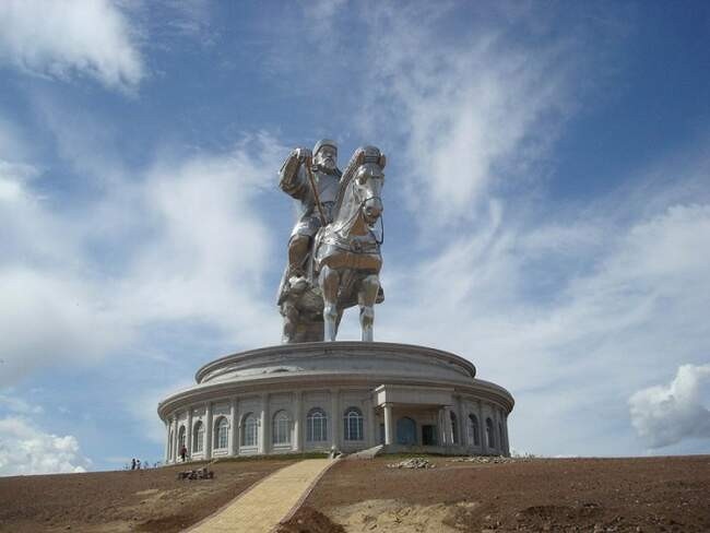 5. Памятник Чингисхану (Монголия)