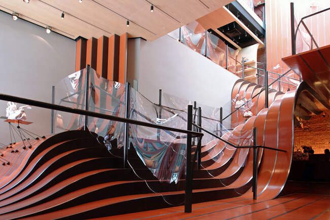 9. Лестница в магазине Longchamp (США)