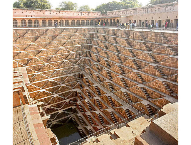 3. Колодец Chand Baori (Индия)