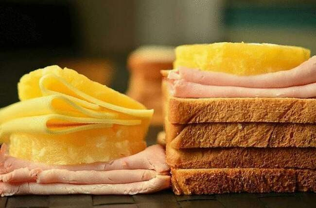 Сыр, фасованный слайсами