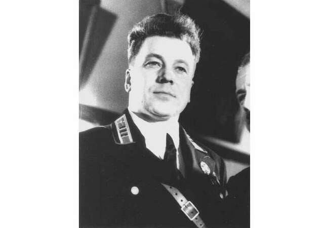 Анатолий Васильевич Ляпидевский (1908−1983)