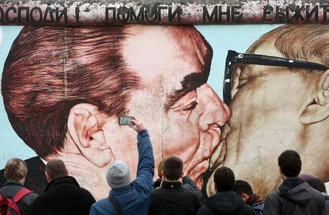 11. «Господи, помоги мне выжить среди этой смертной любви»