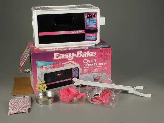 4. Игрушечная духовка Easy-Bake