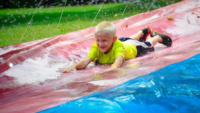 5. Домашняя водная трасса Slip'N'Slide