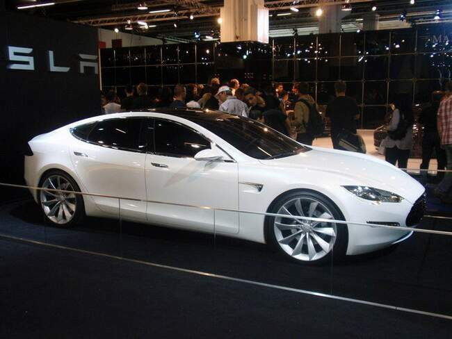 1. Tesla Model S, 2,4 с