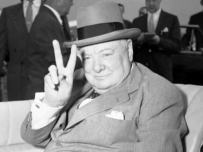1. Использование знака "V" в качестве символа победы — идея Кроули