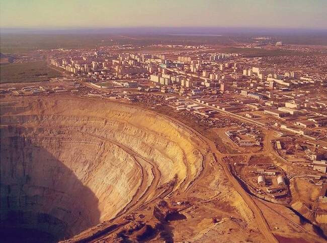 6. Якутский алмазный карьер