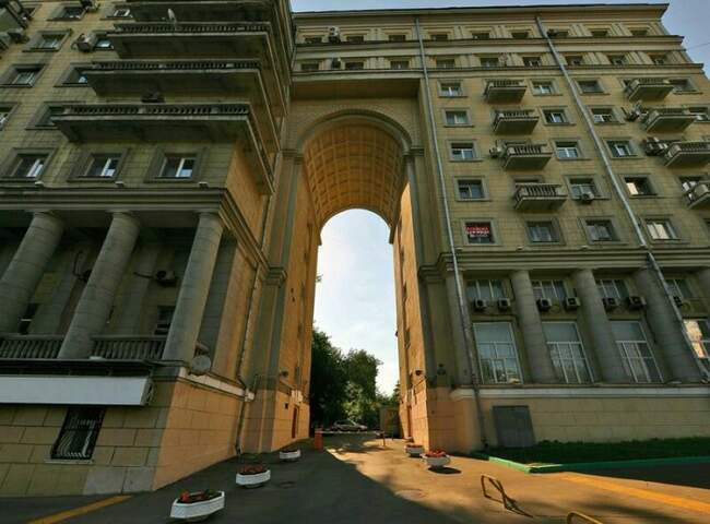 Зачем была нужна такая большая арка