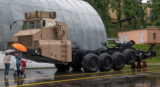 8. Многоколесный грузовик МАЗ-7907