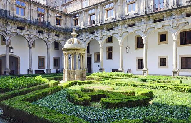 2. Hostal de los Reyes Católicos