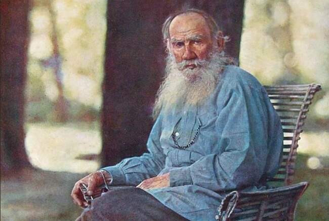Лев Толстой и его образ доброго дедушки
