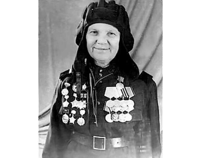 Танкист Саша, оказавшийся бывшей трактористкой
