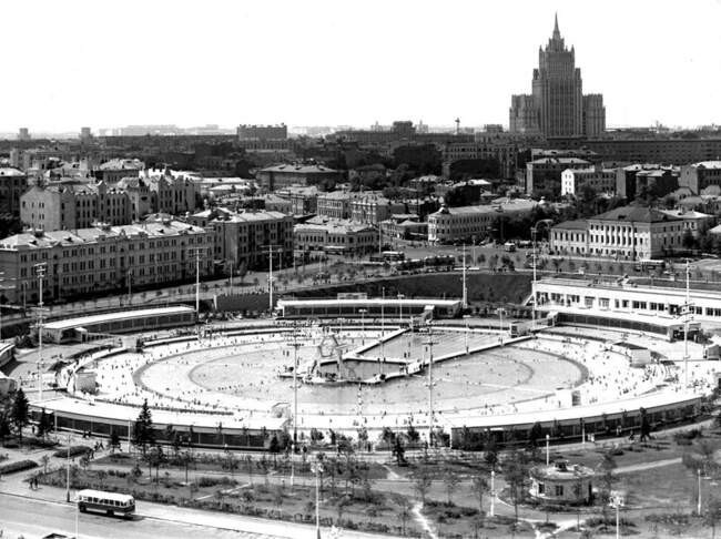 4. Бассейн «Москва»