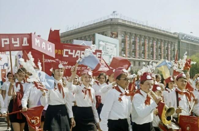 Первомай и 7 ноября – демонстрации, на которые ходили коллективами