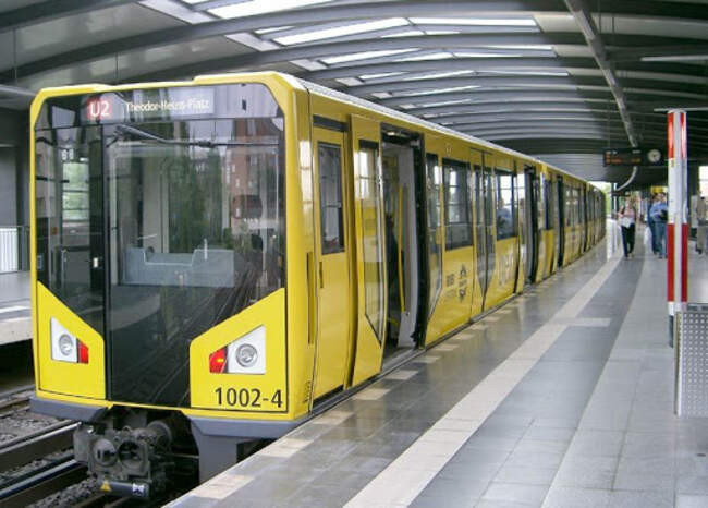 3. В немецком метро нет турникетов, но есть контролеры в штатском