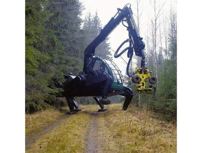 Ходячий харвестер John Deere
