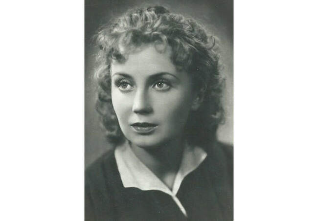 Елена Добронравова