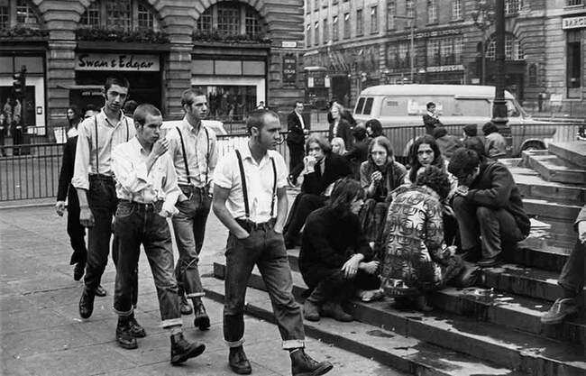 Сначала ботинки Dr.Martens не считались модными и вызывали презрение у стильной молодежи