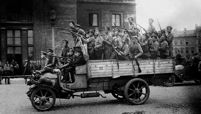 3. Написал главную поэму о революции 1917 года