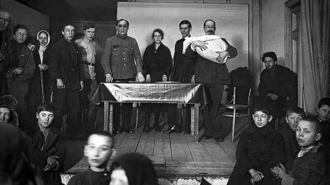 Новый характер семейных праздников и советский досуг