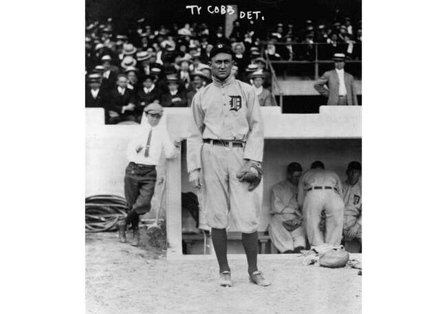 6. Семь бейсбольных карточек Ty Cobb