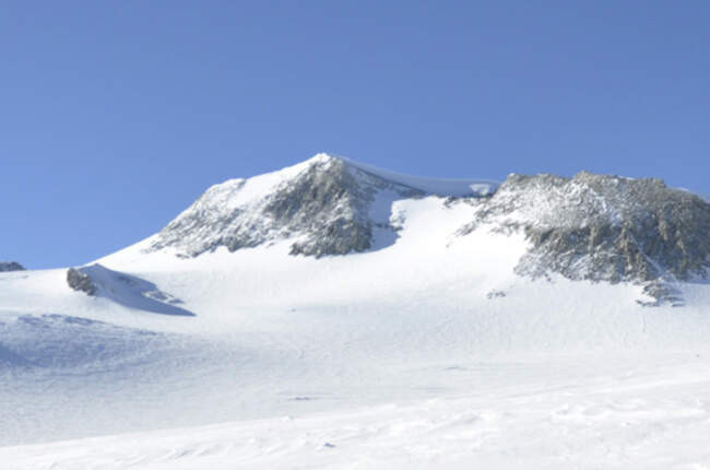 8. Массив Винсон (Vinson Massif)