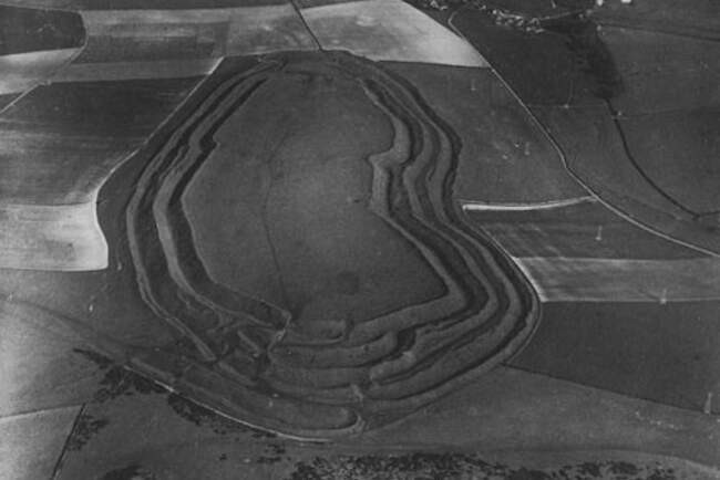 10. Мейден Касл (Maiden Castle), Дорчестер (Dorchester)