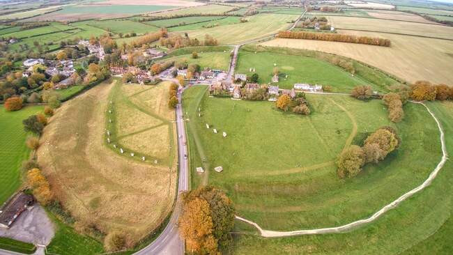 8. Стоунхендж (Stonehenge), Эйвбери Хендж (Avebury Henge), и Вудхендж (Woodhenge)