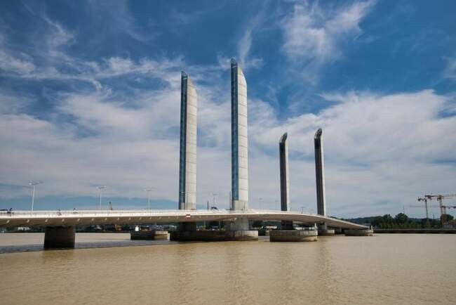 5. Pont Jacques Chaban-Demals, река Гаронна, Бордо, Франция