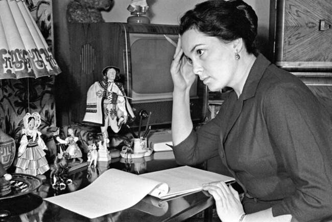 Элина Быстрицкая — Шолохов, казаки и мешки писем