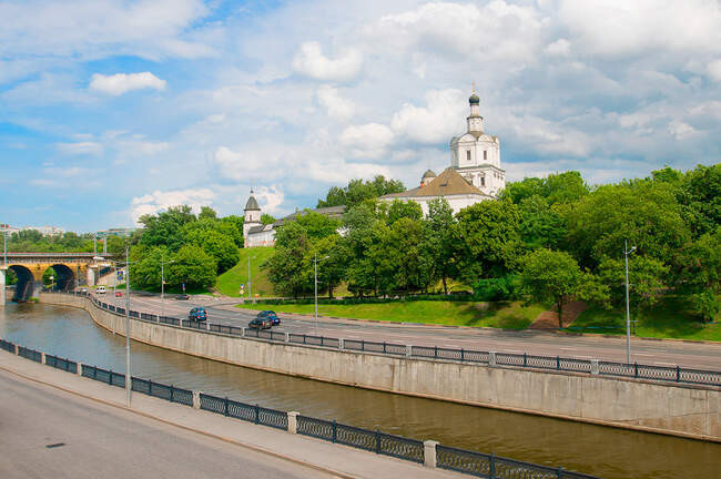 2. Побывать в монастыре XIV века в центре Москвы