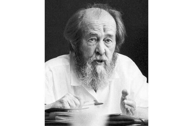 Александр Солженицын — критиковал Сталина