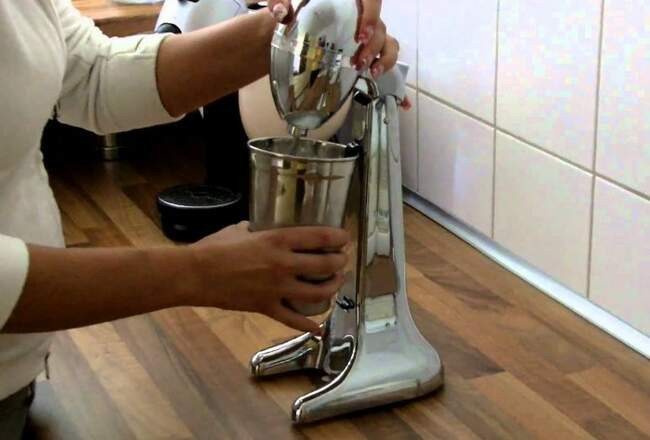 4. Миксер для коктейлей