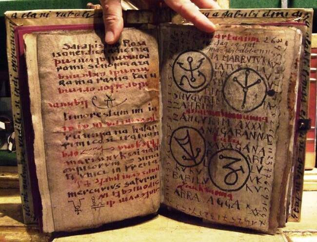 «Некрономикон» — модная мистификация или опасный сборник заклинаний?
