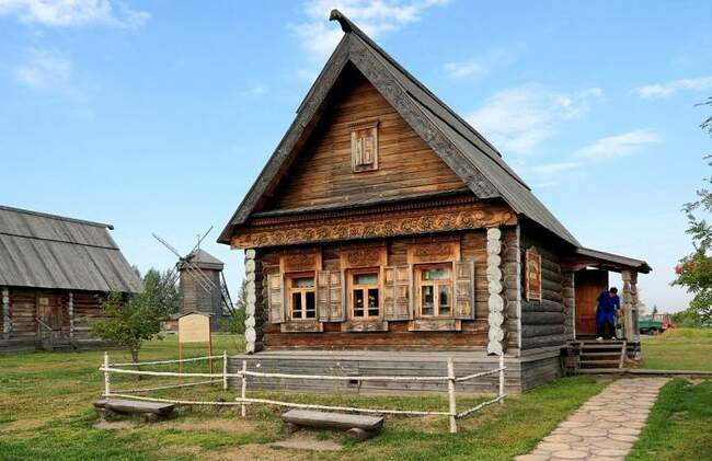 7. Изба, Россия