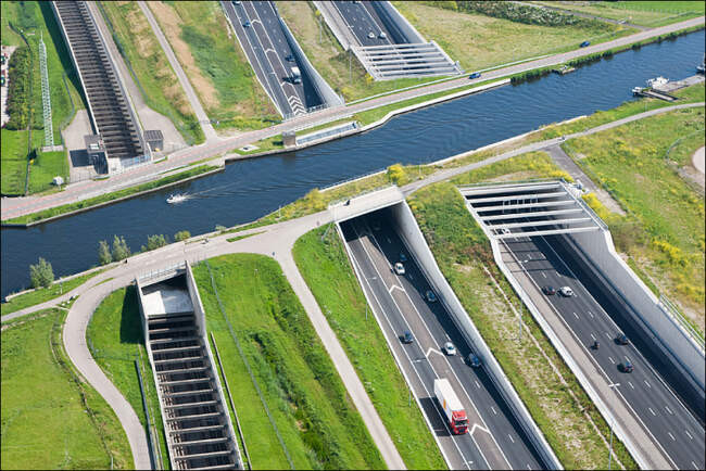 6. The Ringvaart Aqueduct, Харлеммермер, Нидерланды