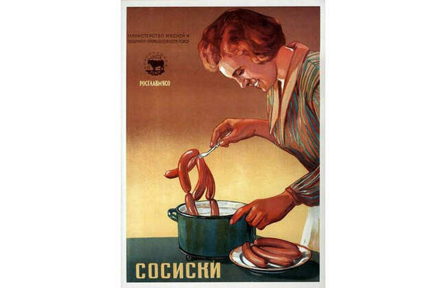 Сосиски и «докторская» колбаса без жира были (и остаются) дешевым и популярным продуктом. Однако было много шуток о том, что мяса в них было крайне мало.