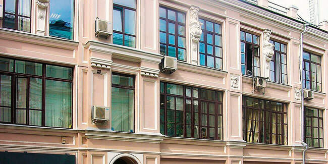5. Дом с масками Гермеса на Кузнецком Мосту