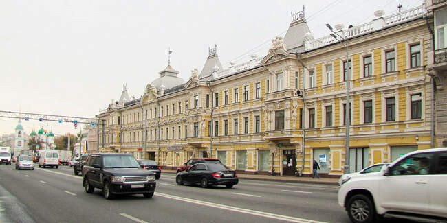 2. Дом с кариатидами и грифонами
