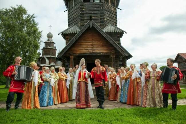 Венчальные понёвы – и в них извольте с разбегу заскакивать