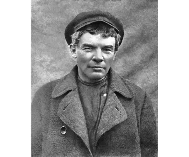 Легенда 6. Ленин изображал немого косаря и прятался в Кронштадте