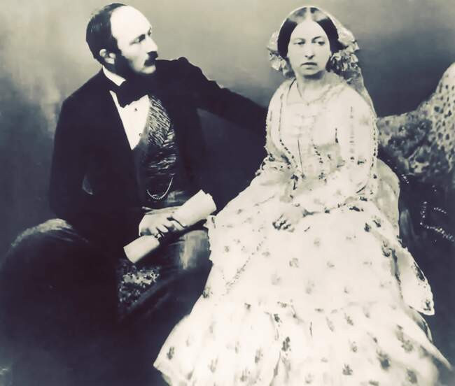 Маленькая женщина в черном