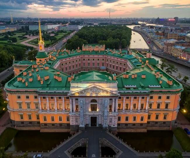4. Михайловский (Инженерный) замок (г. Санкт-Петербург)
