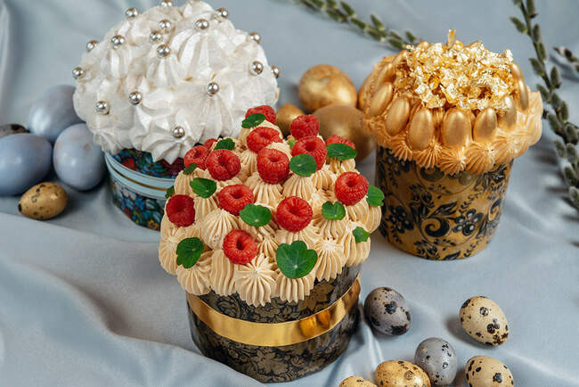 5. Куличи с золотом и малиной
