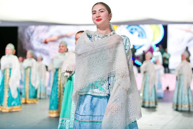 1. Оренбургский пуховый платок